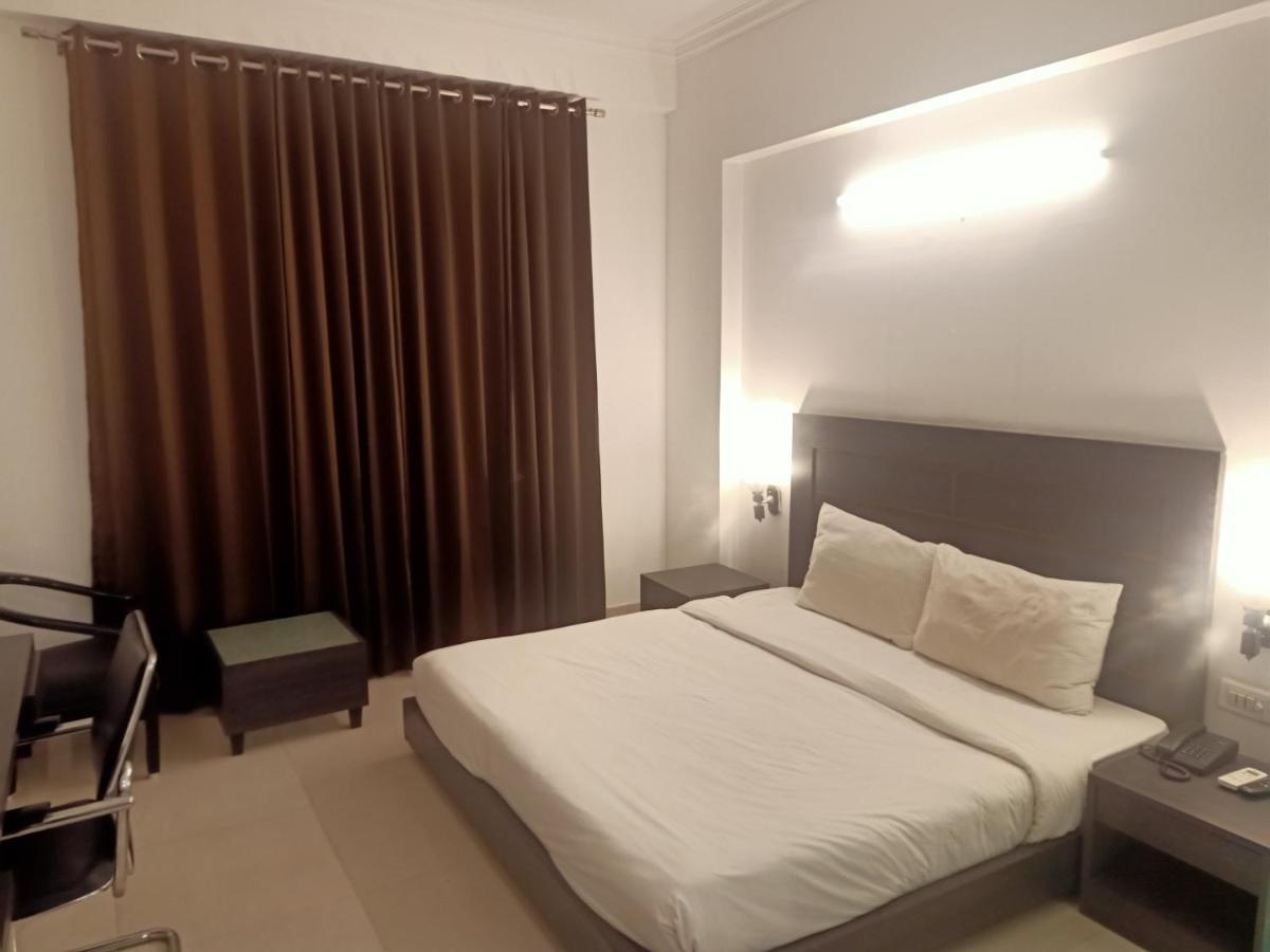 Hotel Chaupal By Casa Bella Ґурґаон Екстер'єр фото
