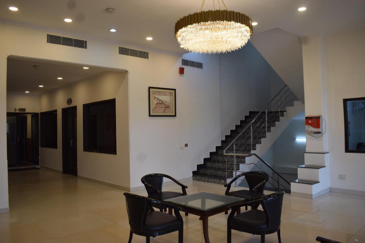 Hotel Chaupal By Casa Bella Ґурґаон Екстер'єр фото