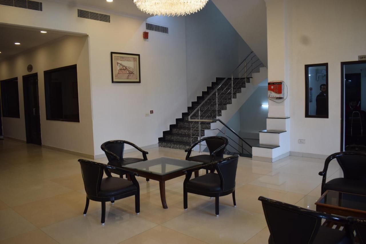 Hotel Chaupal By Casa Bella Ґурґаон Екстер'єр фото