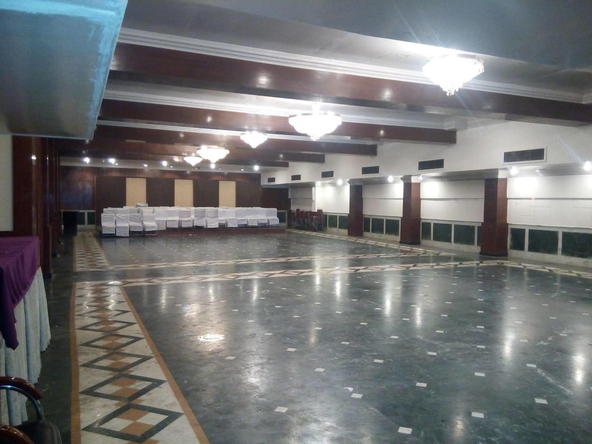 Hotel Chaupal By Casa Bella Ґурґаон Екстер'єр фото