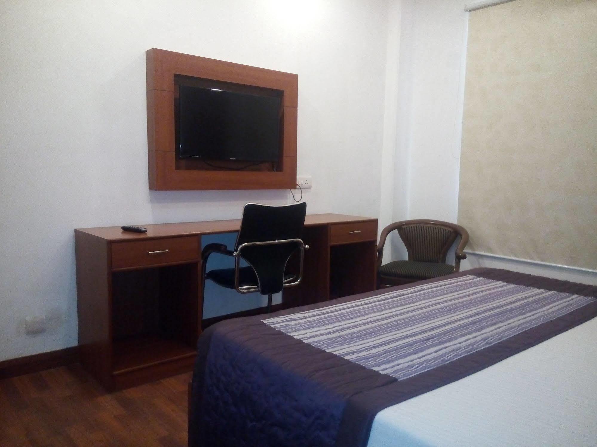 Hotel Chaupal By Casa Bella Ґурґаон Екстер'єр фото